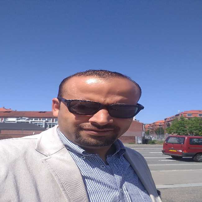 <span class="dr-prefix">دكتور</span> سيد راشد