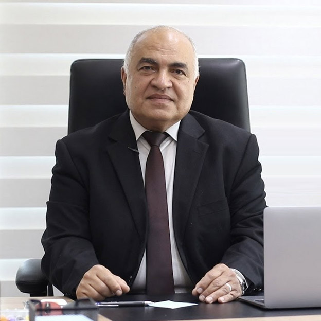 <span class="dr-prefix">دكتور</span> طارق غيث