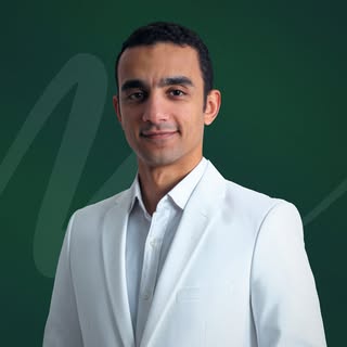 <span class="dr-prefix">دكتور</span> محمود حسن